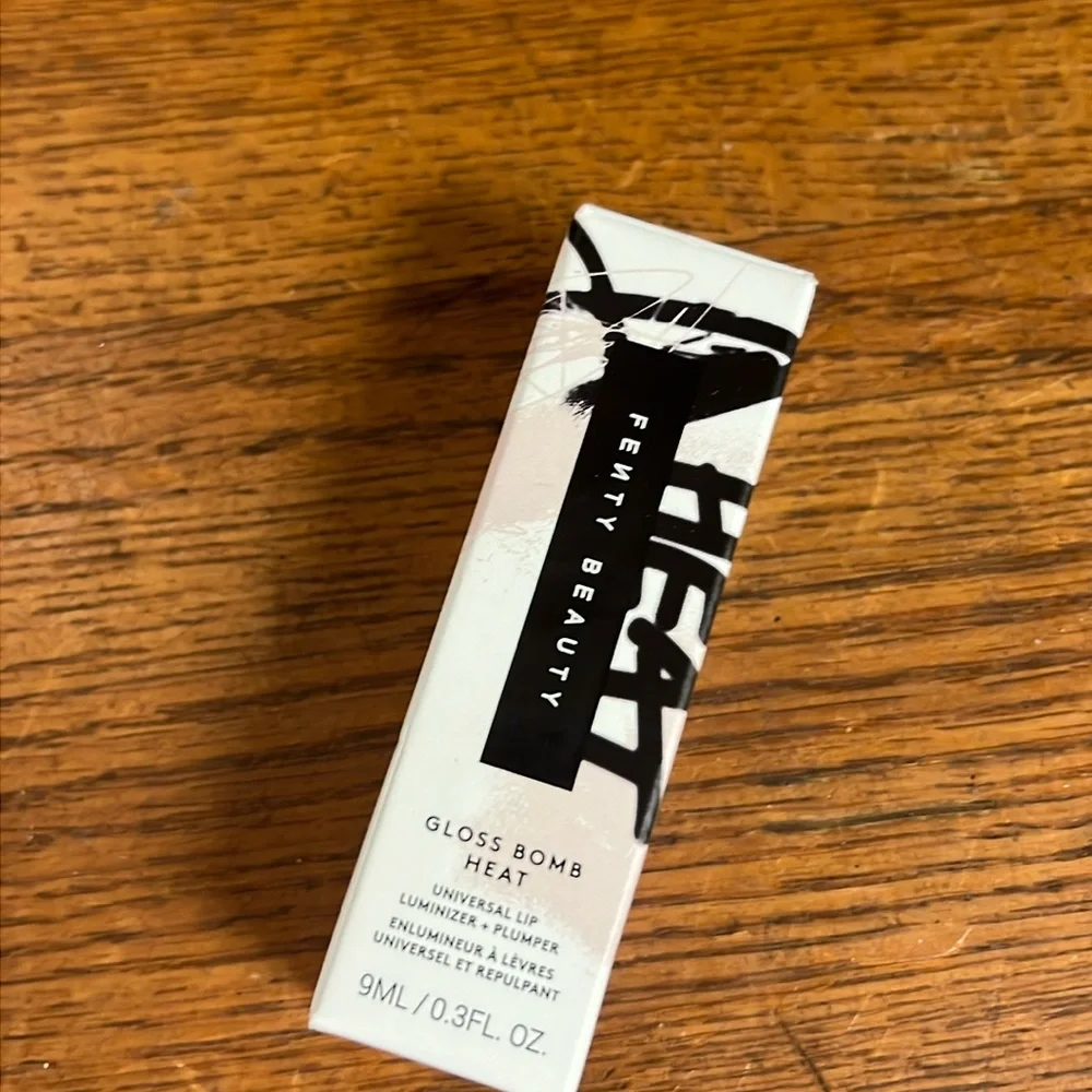 ♣️🌙Fenty Glow Heat Gloss Bomb 03